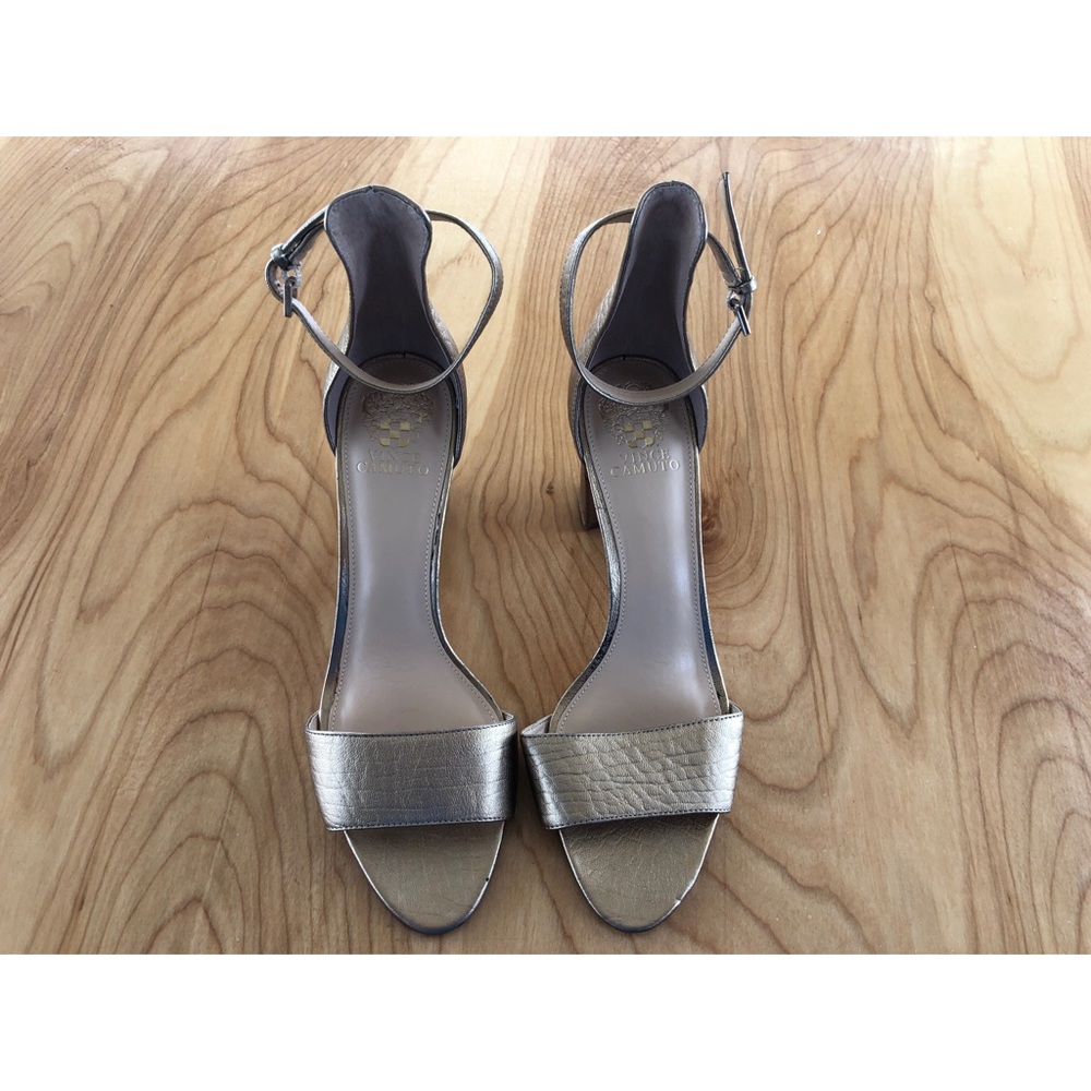 Size 11 2.5” Vince Camuto Gold Metallic Sandals